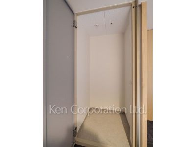 TAKANAWA GATEWAY CITY RESIDENCEの写真 デリバリートランクルーム※画像は同タイプの1007号室（SRタイプ・スノーグレージュ）です。階数・カラータイプが異なる場合があります。 ※10階の同じ間取タイプを撮影。仕様が異なることがあります。