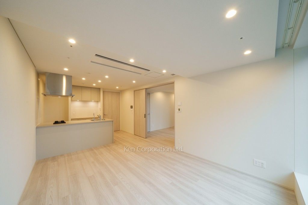 TAKANAWA GATEWAY CITY RESIDENCEの写真 リビングダイニングキッチン※画像は同タイプの1007号室（SRタイプ・スノーグレージュ）です。階数・カラータイプが異なる場合があります。 ※10階の同じ間取タイプを撮影。仕様が異なることがあります。