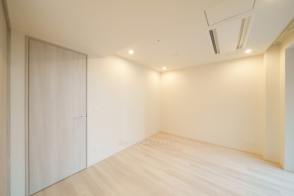 TAKANAWA GATEWAY CITY RESIDENCEの写真 マスターベッドルーム※画像は同タイプの1007号室（SRタイプ・スノーグレージュ）です。階数・カラータイプが異なる場合があります。 ※10階の同じ間取タイプを撮影。仕様が異なることがあります。