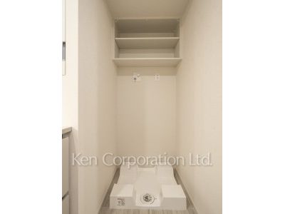 洗濯機置き場※画像は同タイプの1006号室（SSタイプ・スノーグレージュ）です。階数・カラータイプが異なる場合があります。 ※10階の同じ間取タイプを撮影。仕様が異なることがあります。