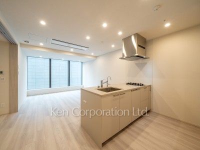 リビングダイニングキッチン※画像は同タイプの1004号室（SUタイプ・スノーグレージュ）です。階数・カラータイプが異なる場合があります。 ※10階の同じ間取タイプを撮影。仕様が異なることがあります。