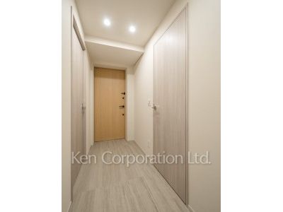 玄関※画像は同タイプの1004号室（SUタイプ・スノーグレージュ）です。階数・カラータイプが異なる場合があります。 ※10階の同じ間取タイプを撮影。仕様が異なることがあります。