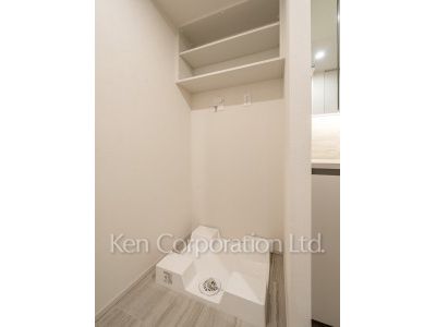 洗濯機置き場※画像は同タイプの1004号室（SUタイプ・スノーグレージュ）です。階数・カラータイプが異なる場合があります。 ※10階の同じ間取タイプを撮影。仕様が異なることがあります。