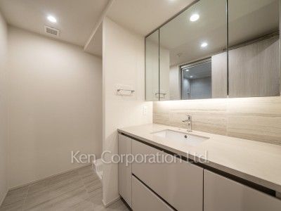 パウダールーム※画像は同タイプの1004号室（SUタイプ・スノーグレージュ）です。階数・カラータイプが異なる場合があります。 ※10階の同じ間取タイプを撮影。仕様が異なることがあります。