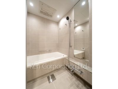 バスルーム※画像は同タイプの1004号室（SUタイプ・スノーグレージュ）です。階数・カラータイプが異なる場合があります。 ※10階の同じ間取タイプを撮影。仕様が異なることがあります。