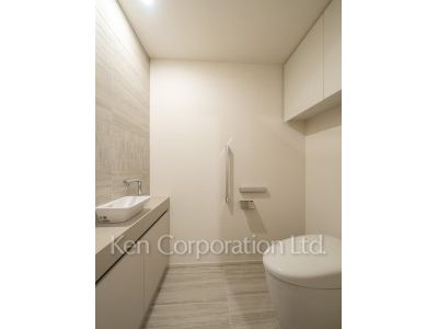 トイレ※画像は同タイプの1004号室（SUタイプ・スノーグレージュ）です。階数・カラータイプが異なる場合があります。 ※10階の同じ間取タイプを撮影。仕様が異なることがあります。