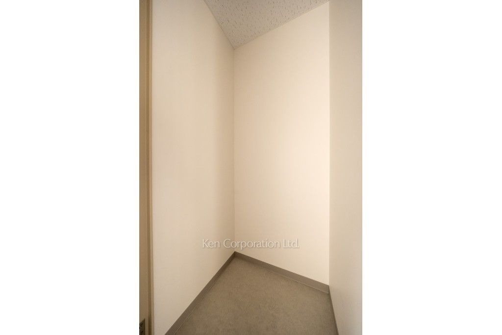 TAKANAWA GATEWAY CITY RESIDENCEの写真 デリバリートランクルーム※画像は同タイプの1004号室（SUタイプ・スノーグレージュ）です。階数・カラータイプが異なる場合があります。 ※10階の同じ間取タイプを撮影。仕様が異なることがあります。