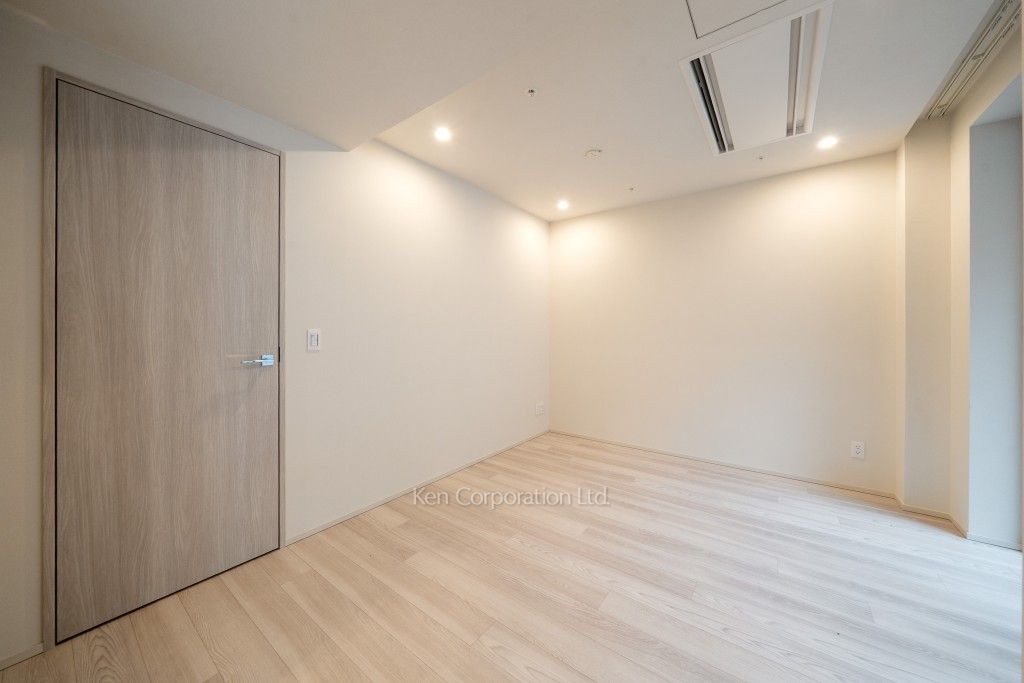 TAKANAWA GATEWAY CITY RESIDENCEの写真 マスターベッドルーム※画像は同タイプの1004号室（SUタイプ・スノーグレージュ）です。階数・カラータイプが異なる場合があります。 ※10階の同じ間取タイプを撮影。仕様が異なることがあります。