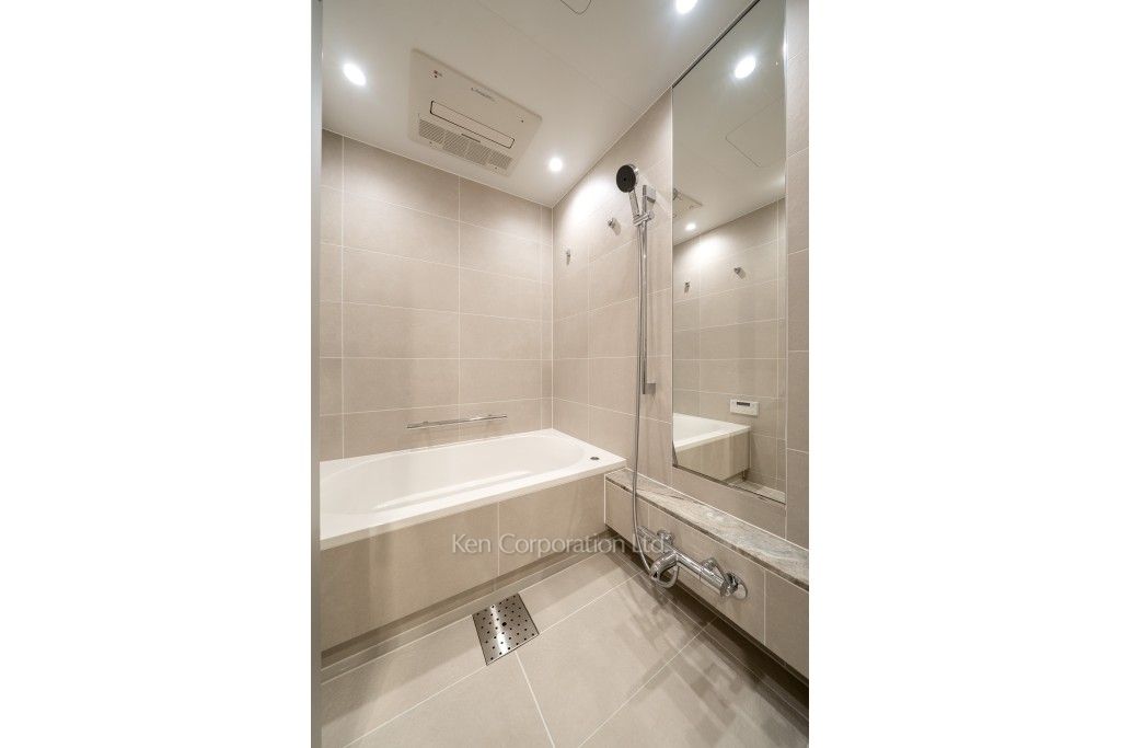 TAKANAWA GATEWAY CITY RESIDENCEの写真 バスルーム※画像は同タイプの1004号室（SUタイプ・スノーグレージュ）です。階数・カラータイプが異なる場合があります。 ※10階の同じ間取タイプを撮影。仕様が異なることがあります。