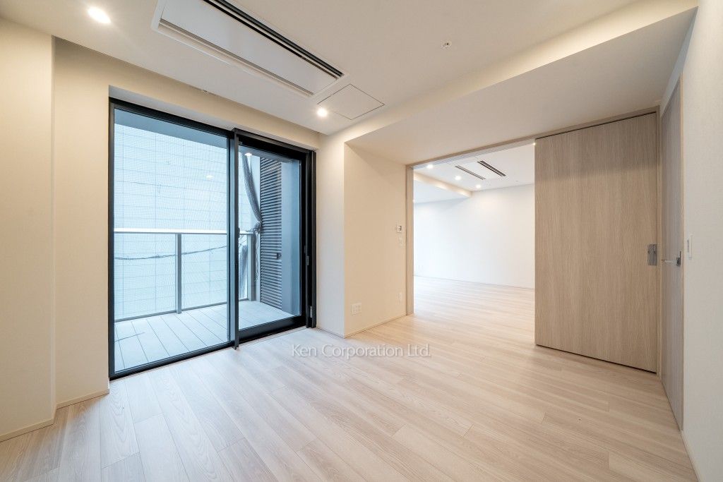 TAKANAWA GATEWAY CITY RESIDENCEの写真 マスターベッドルーム※画像は同タイプの1004号室（SUタイプ・スノーグレージュ）です。階数・カラータイプが異なる場合があります。 ※10階の同じ間取タイプを撮影。仕様が異なることがあります。