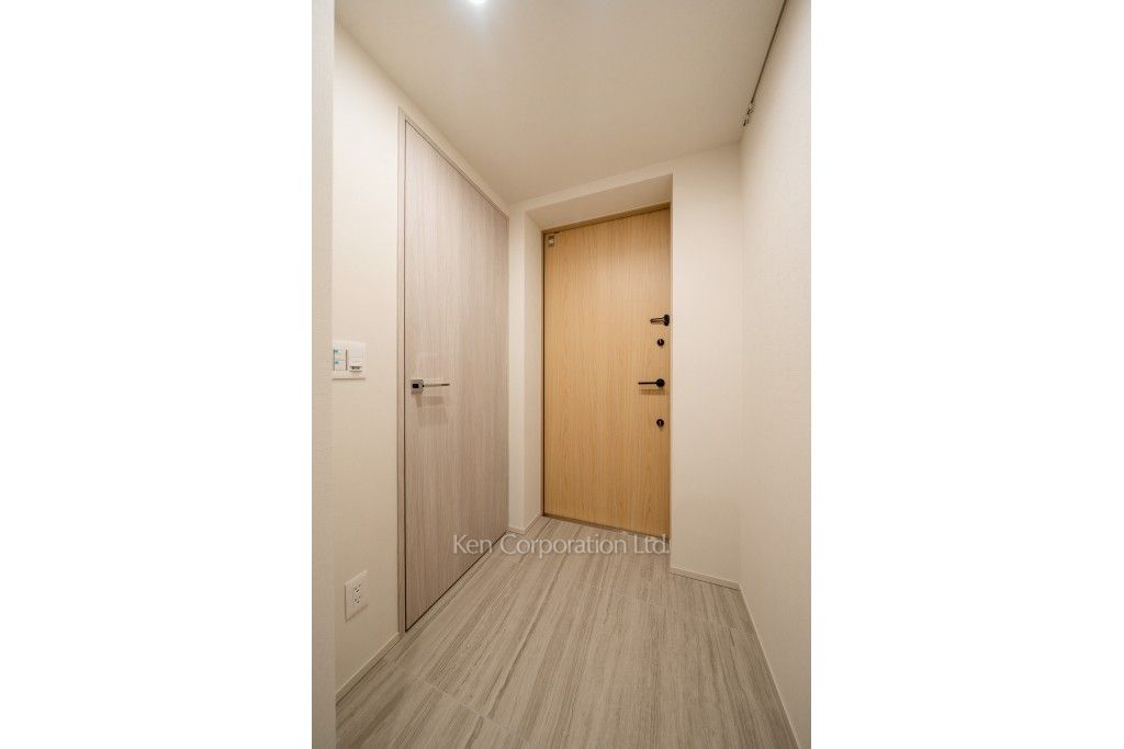 TAKANAWA GATEWAY CITY RESIDENCEの写真 玄関※画像は同タイプの1003号室（SVタイプ・スノーグレージュ）です。階数・カラータイプが異なる場合があります。 ※10階の同じ間取タイプを撮影。仕様が異なることがあります。