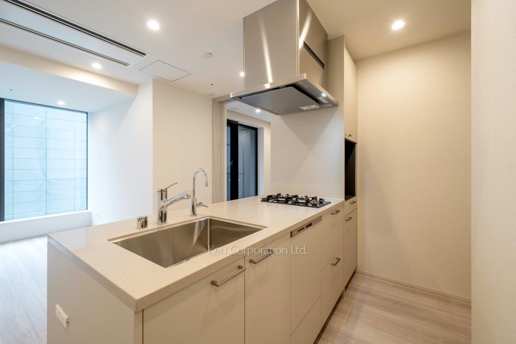 TAKANAWA GATEWAY CITY RESIDENCEの写真 キッチン※画像は同タイプの1003号室（SVタイプ・スノーグレージュ）です。階数・カラータイプが異なる場合があります。 ※10階の同じ間取タイプを撮影。仕様が異なることがあります。