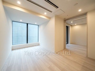 TAKANAWA GATEWAY CITY RESIDENCEの写真 リビングダイニングキッチン※画像は同タイプの1003号室（SVタイプ・スノーグレージュ）です。階数・カラータイプが異なる場合があります。 ※10階の同じ間取タイプを撮影。仕様が異なることがあります。