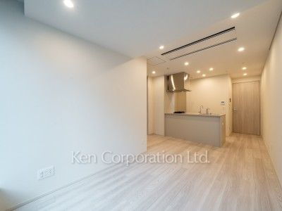 TAKANAWA GATEWAY CITY RESIDENCEの写真 リビングダイニングキッチン※画像は同タイプの1003号室（SVタイプ・スノーグレージュ）です。階数・カラータイプが異なる場合があります。 ※10階の同じ間取タイプを撮影。仕様が異なることがあります。