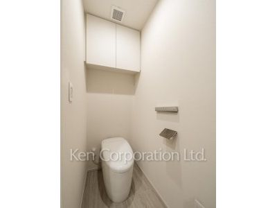 TAKANAWA GATEWAY CITY RESIDENCEの写真 トイレ※画像は同タイプの1003号室（SVタイプ・スノーグレージュ）です。階数・カラータイプが異なる場合があります。 ※10階の同じ間取タイプを撮影。仕様が異なることがあります。