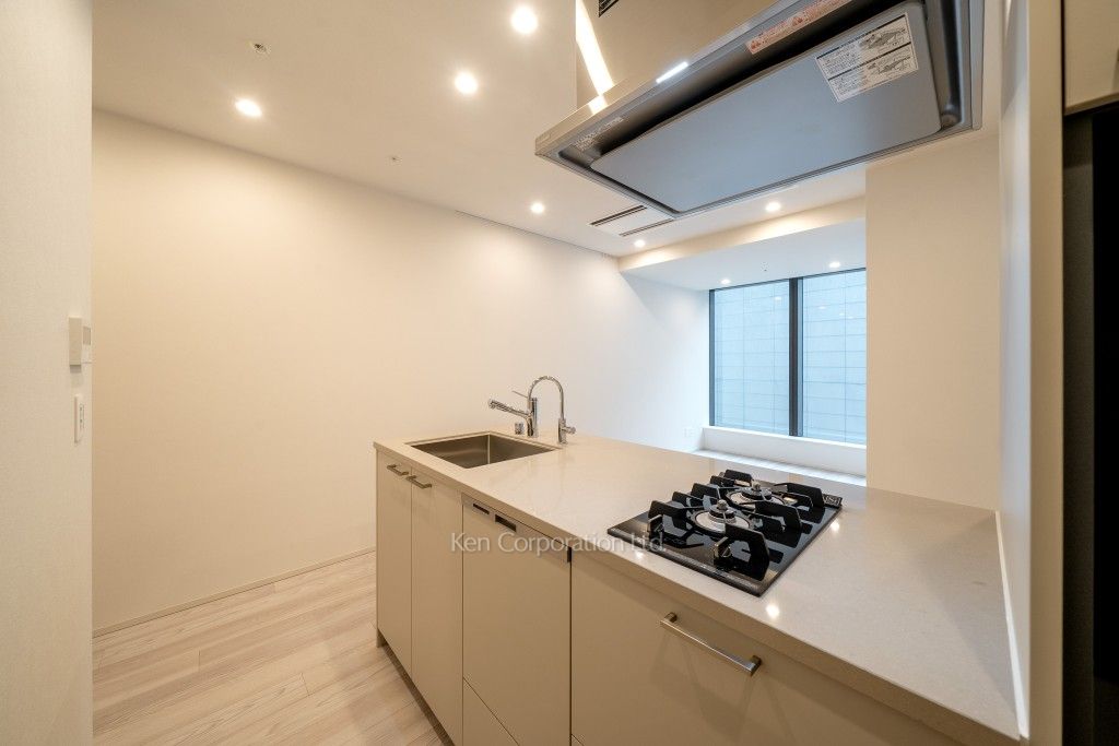 TAKANAWA GATEWAY CITY RESIDENCEの写真 キッチン※画像は同タイプの1003号室（SVタイプ・スノーグレージュ）です。階数・カラータイプが異なる場合があります。 ※10階の同じ間取タイプを撮影。仕様が異なることがあります。