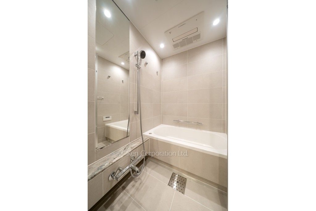 TAKANAWA GATEWAY CITY RESIDENCEの写真 バスルーム※画像は同タイプの1003号室（SVタイプ・スノーグレージュ）です。階数・カラータイプが異なる場合があります。 ※10階の同じ間取タイプを撮影。仕様が異なることがあります。