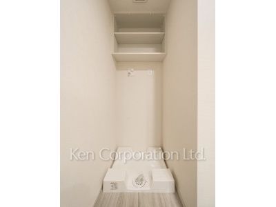 TAKANAWA GATEWAY CITY RESIDENCEの写真 洗濯機置き場※画像は同タイプの1002号室（SWタイプ・スノーグレージュ）です。階数・カラータイプが異なる場合があります。 ※10階の同じ間取タイプを撮影。仕様が異なることがあります。