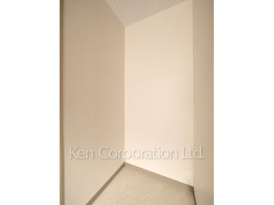 TAKANAWA GATEWAY CITY RESIDENCEの写真 デリバリートランクルーム※画像は同タイプの1002号室（SWタイプ・スノーグレージュ）です。階数・カラータイプが異なる場合があります。 ※10階の同じ間取タイプを撮影。仕様が異なることがあります。