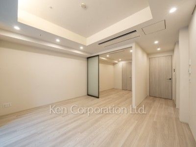 TAKANAWA GATEWAY CITY RESIDENCEの写真 リビングダイニング※画像は同タイプの1002号室（SWタイプ・スノーグレージュ）です。階数・カラータイプが異なる場合があります。 ※10階の同じ間取タイプを撮影。仕様が異なることがあります。