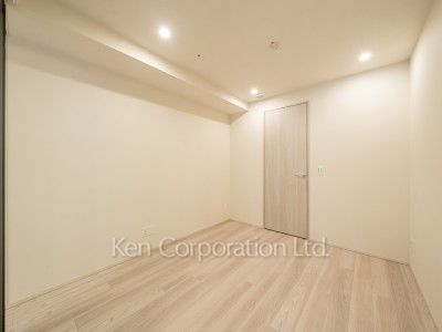 TAKANAWA GATEWAY CITY RESIDENCEの写真 マスターベッドルーム※画像は同タイプの1002号室（SWタイプ・スノーグレージュ）です。階数・カラータイプが異なる場合があります。 ※10階の同じ間取タイプを撮影。仕様が異なることがあります。