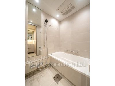 TAKANAWA GATEWAY CITY RESIDENCEの写真 バスルーム※画像は同タイプの1002号室（SWタイプ・スノーグレージュ）です。階数・カラータイプが異なる場合があります。 ※10階の同じ間取タイプを撮影。仕様が異なることがあります。