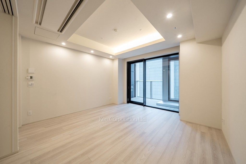 TAKANAWA GATEWAY CITY RESIDENCEの写真 リビングダイニング※画像は同タイプの1002号室（SWタイプ・スノーグレージュ）です。階数・カラータイプが異なる場合があります。 ※10階の同じ間取タイプを撮影。仕様が異なることがあります。