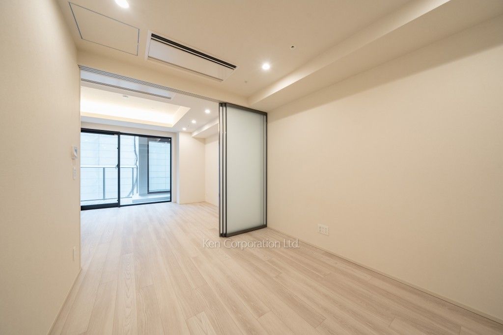 TAKANAWA GATEWAY CITY RESIDENCEの写真 マスターベッドルーム※画像は同タイプの1002号室（SWタイプ・スノーグレージュ）です。階数・カラータイプが異なる場合があります。 ※10階の同じ間取タイプを撮影。仕様が異なることがあります。