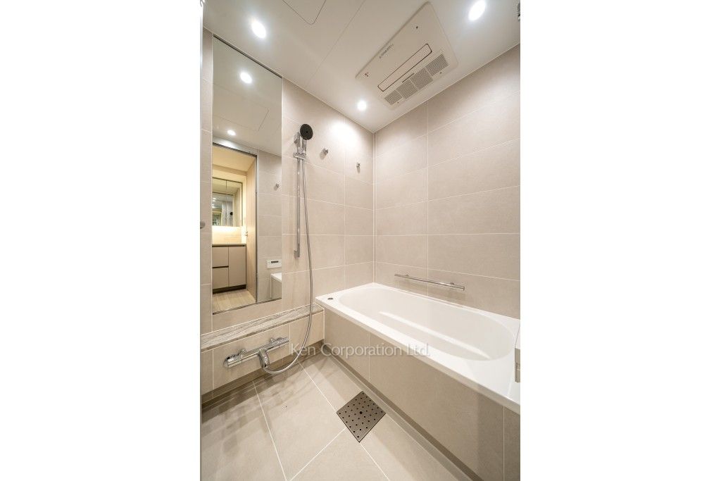 TAKANAWA GATEWAY CITY RESIDENCEの写真 バスルーム※画像は同タイプの1002号室（SWタイプ・スノーグレージュ）です。階数・カラータイプが異なる場合があります。 ※10階の同じ間取タイプを撮影。仕様が異なることがあります。