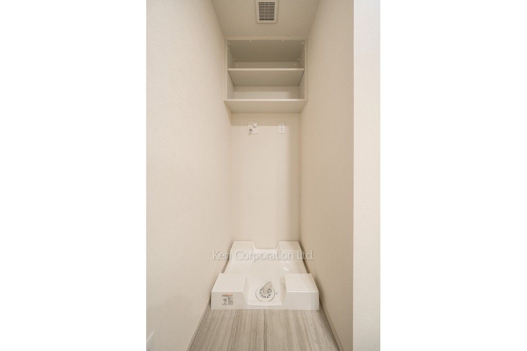 TAKANAWA GATEWAY CITY RESIDENCEの写真 洗濯機置き場※画像は同タイプの1002号室（SWタイプ・スノーグレージュ）です。階数・カラータイプが異なる場合があります。 ※10階の同じ間取タイプを撮影。仕様が異なることがあります。