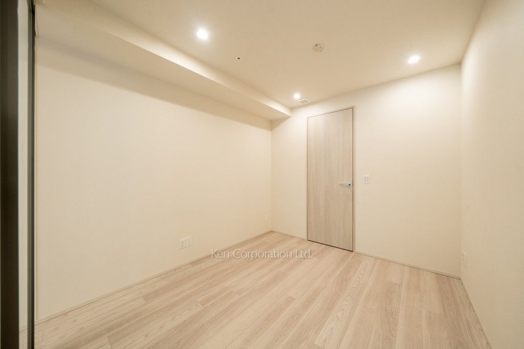 TAKANAWA GATEWAY CITY RESIDENCEの写真 マスターベッドルーム※画像は同タイプの1002号室（SWタイプ・スノーグレージュ）です。階数・カラータイプが異なる場合があります。 ※10階の同じ間取タイプを撮影。仕様が異なることがあります。