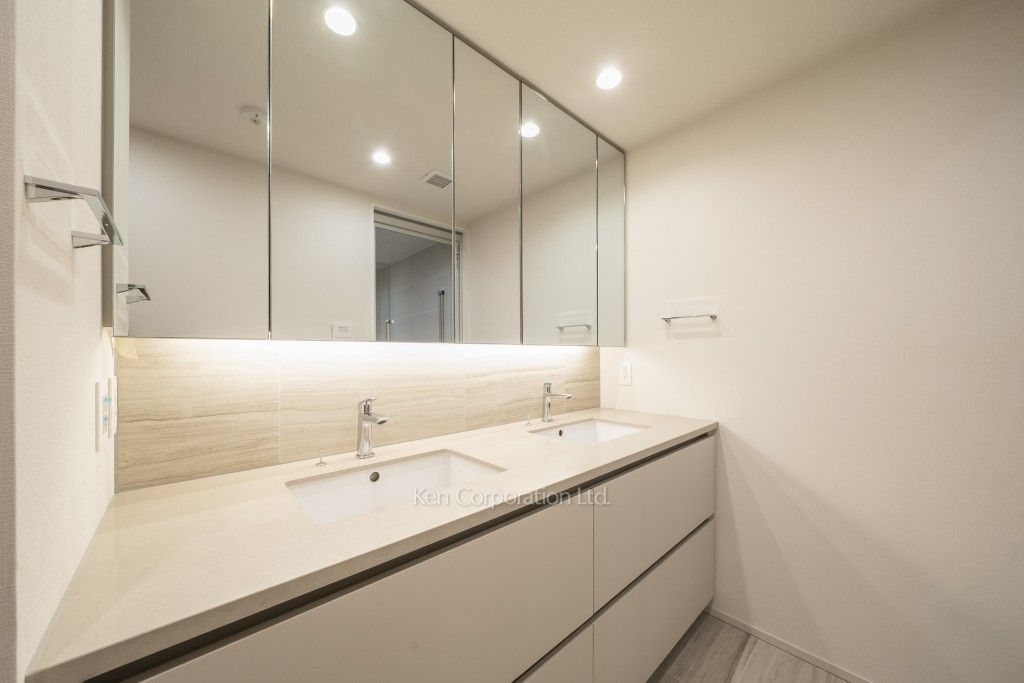 TAKANAWA GATEWAY CITY RESIDENCEの写真 パウダールーム※画像は同タイプの1001号室（SXタイプ・スノーグレージュ）です。階数・カラータイプが異なる場合があります。 ※10階の同じ間取タイプを撮影。仕様が異なることがあります。