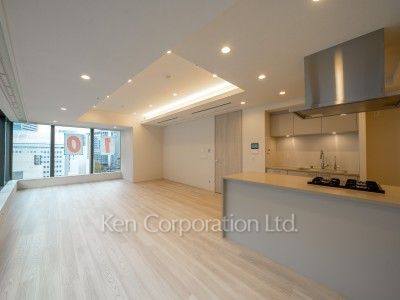 TAKANAWA GATEWAY CITY RESIDENCEの写真 リビングダイニングキッチン※画像は同タイプの1001号室（SXタイプ・スノーグレージュ）です。階数・カラータイプが異なる場合があります。※画像では、冷蔵庫が未設置ですが、今後設置されます。 ※10階の同じ間取タイプを撮影。仕様が異なることがあります。