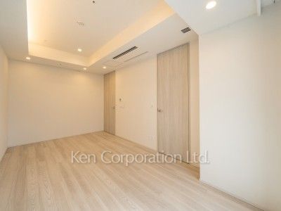 TAKANAWA GATEWAY CITY RESIDENCEの写真 マスターベッドルーム※画像は同タイプの1001号室（SXタイプ・スノーグレージュ）です。階数・カラータイプが異なる場合があります。 ※10階の同じ間取タイプを撮影。仕様が異なることがあります。