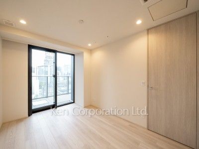 TAKANAWA GATEWAY CITY RESIDENCEの写真 ベッドルーム※画像は同タイプの1001号室（SXタイプ・スノーグレージュ）です。階数・カラータイプが異なる場合があります。 ※10階の同じ間取タイプを撮影。仕様が異なることがあります。