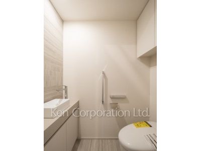 TAKANAWA GATEWAY CITY RESIDENCEの写真 トイレ※画像は同タイプの1001号室（SXタイプ・スノーグレージュ）です。階数・カラータイプが異なる場合があります。 ※10階の同じ間取タイプを撮影。仕様が異なることがあります。