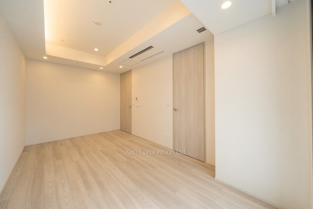 TAKANAWA GATEWAY CITY RESIDENCEの写真 マスターベッドルーム※画像は同タイプの1001号室（SXタイプ・スノーグレージュ）です。階数・カラータイプが異なる場合があります。 ※10階の同じ間取タイプを撮影。仕様が異なることがあります。