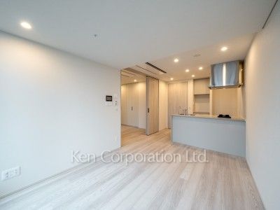 リビングダイニングキッチン※画像は同タイプの1025号室（SZタイプ・スノーグレージュ）です。階数・カラータイプが異なる場合があります。※画像では、冷蔵庫が未設置ですが、今後設置されます。 ※10階の同じ間取タイプを撮影。仕様が異なることがあります。