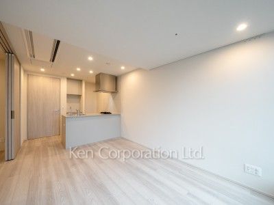 リビングダイニングキッチン※画像は同タイプの1025号室（SZタイプ・スノーグレージュ）です。階数・カラータイプが異なる場合があります。※画像では、冷蔵庫が未設置ですが、今後設置されます。 ※10階の同じ間取タイプを撮影。仕様が異なることがあります。