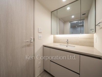 パウダールーム※画像は同タイプの1025号室（SZタイプ・スノーグレージュ）です。階数・カラータイプが異なる場合があります。 ※10階の同じ間取タイプを撮影。仕様が異なることがあります。