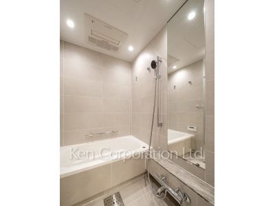 バスルーム※画像は同タイプの1025号室（SZタイプ・スノーグレージュ）です。階数・カラータイプが異なる場合があります。 ※10階の同じ間取タイプを撮影。仕様が異なることがあります。