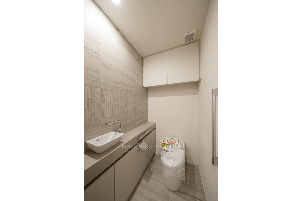 TAKANAWA GATEWAY CITY RESIDENCEの写真 トイレ※画像は同タイプの1025号室（SZタイプ・スノーグレージュ）です。階数・カラータイプが異なる場合があります。 ※10階の同じ間取タイプを撮影。仕様が異なることがあります。