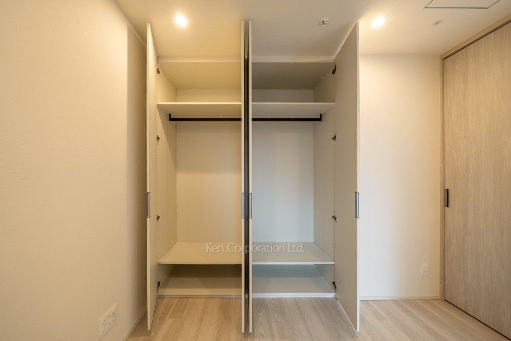 TAKANAWA GATEWAY CITY RESIDENCEの写真 クローゼット※画像は同タイプの1025号室（SZタイプ・スノーグレージュ）です。階数・カラータイプが異なる場合があります。 ※10階の同じ間取タイプを撮影。仕様が異なることがあります。