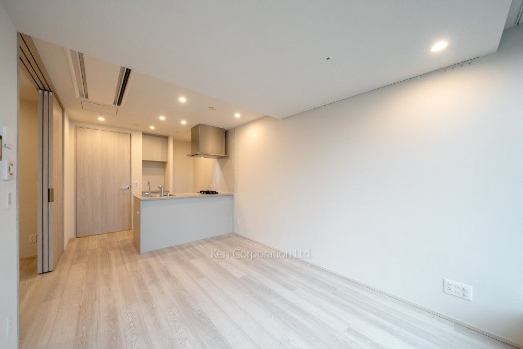 TAKANAWA GATEWAY CITY RESIDENCEの写真 リビングダイニングキッチン※画像は同タイプの1025号室（SZタイプ・スノーグレージュ）です。階数・カラータイプが異なる場合があります。※画像では、冷蔵庫が未設置ですが、今後設置されます。 ※10階の同じ間取タイプを撮影。仕様が異なることがあります。