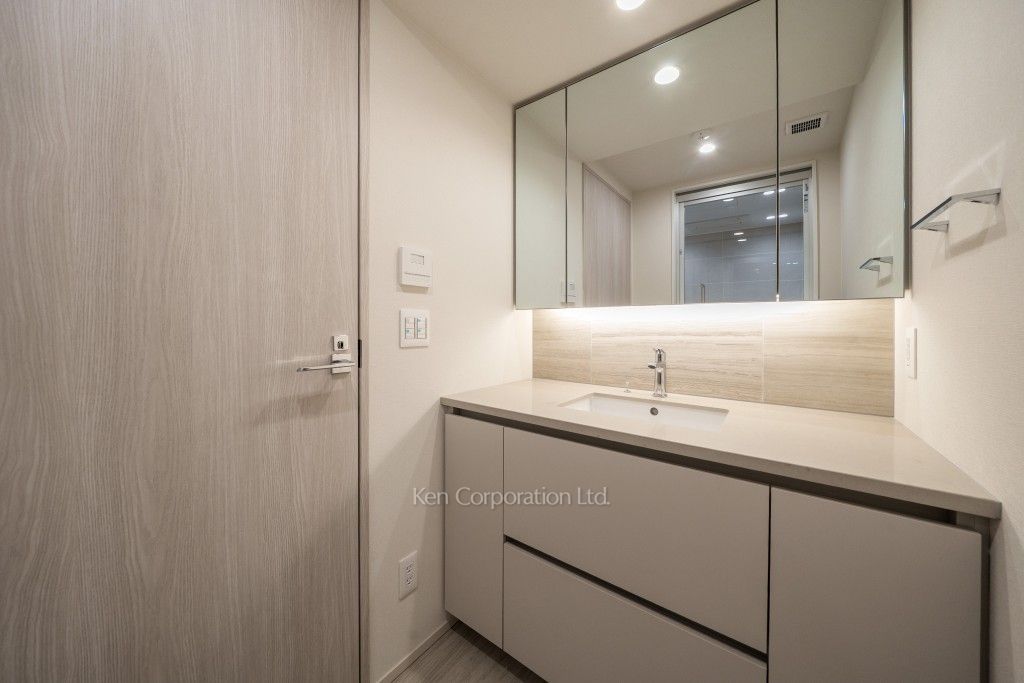 TAKANAWA GATEWAY CITY RESIDENCEの写真 パウダールーム※画像は同タイプの1025号室（SZタイプ・スノーグレージュ）です。階数・カラータイプが異なる場合があります。 ※10階の同じ間取タイプを撮影。仕様が異なることがあります。