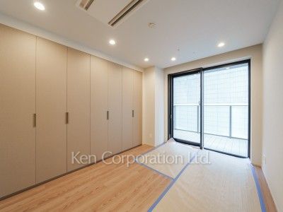 TAKANAWA GATEWAY CITY RESIDENCEの写真 マスターベッドルーム※画像は同タイプの801号室（RXタイプ・モカグレージュ）です。階数・カラータイプが異なる場合があります。 ※8階の同じ間取タイプを撮影。仕様が異なることがあります。