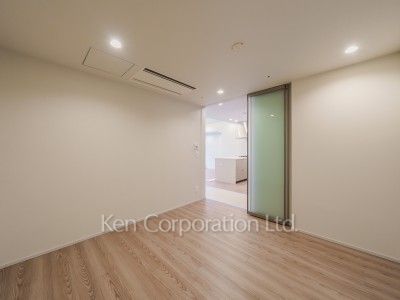 TAKANAWA GATEWAY CITY RESIDENCEの写真 ベッドルーム※画像は同タイプの801号室（RXタイプ・モカグレージュ）です。階数・カラータイプが異なる場合があります。 ※8階の同じ間取タイプを撮影。仕様が異なることがあります。