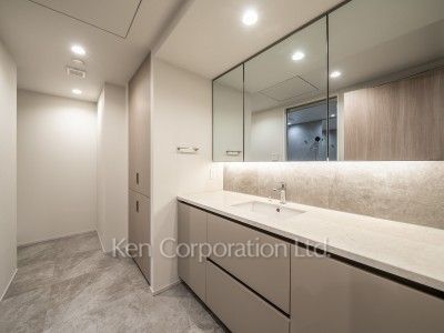 TAKANAWA GATEWAY CITY RESIDENCEの写真 パウダールーム※画像は同タイプの801号室（RXタイプ・モカグレージュ）です。階数・カラータイプが異なる場合があります。 ※8階の同じ間取タイプを撮影。仕様が異なることがあります。