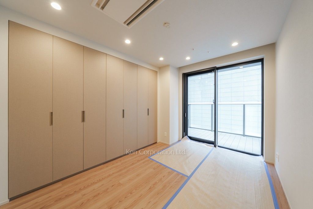 TAKANAWA GATEWAY CITY RESIDENCEの写真 マスターベッドルーム※画像は同タイプの801号室（RXタイプ・モカグレージュ）です。階数・カラータイプが異なる場合があります。 ※8階の同じ間取タイプを撮影。仕様が異なることがあります。