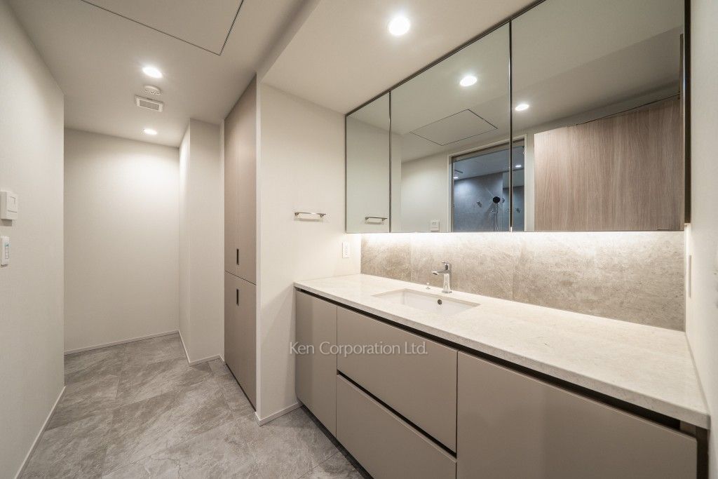 TAKANAWA GATEWAY CITY RESIDENCEの写真 パウダールーム※画像は同タイプの801号室（RXタイプ・モカグレージュ）です。階数・カラータイプが異なる場合があります。 ※8階の同じ間取タイプを撮影。仕様が異なることがあります。